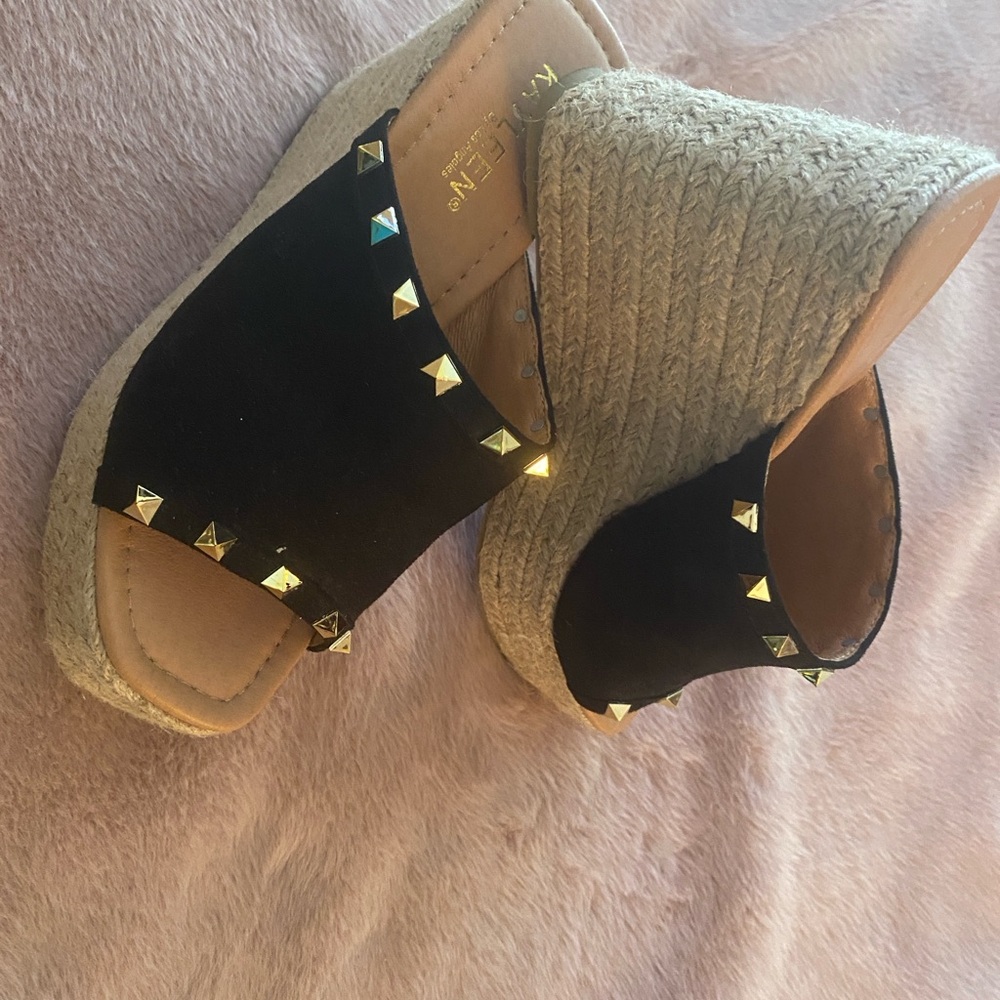 Kaylen By Los Angeles Black Wedges with Gold Studs